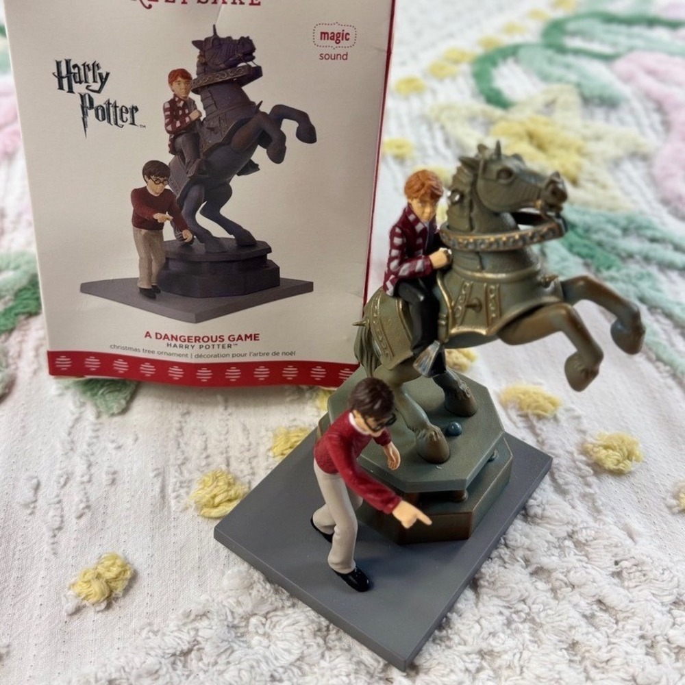 Hallmark Keepsake Harry Potter A Dangerous Game Magic Sound Ornament QXI2962